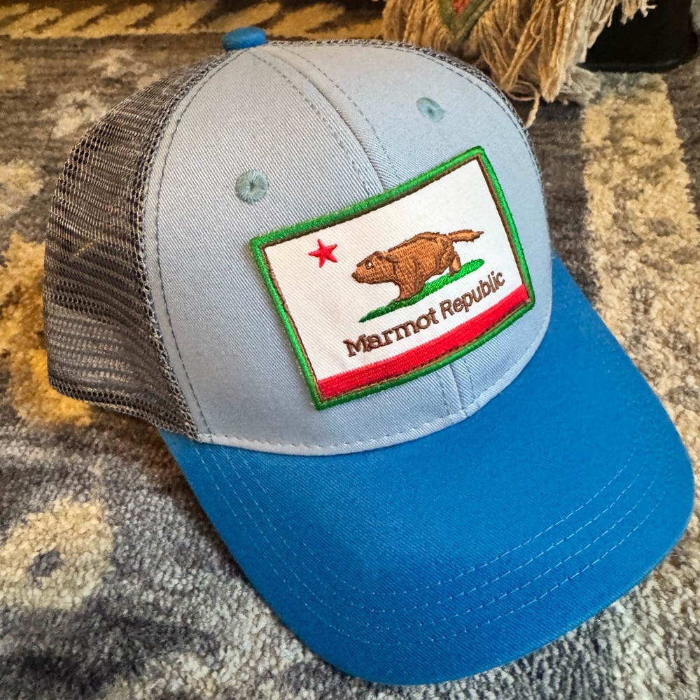 NWOT Marmot Kid’s Blue and Gray Trucker Hat